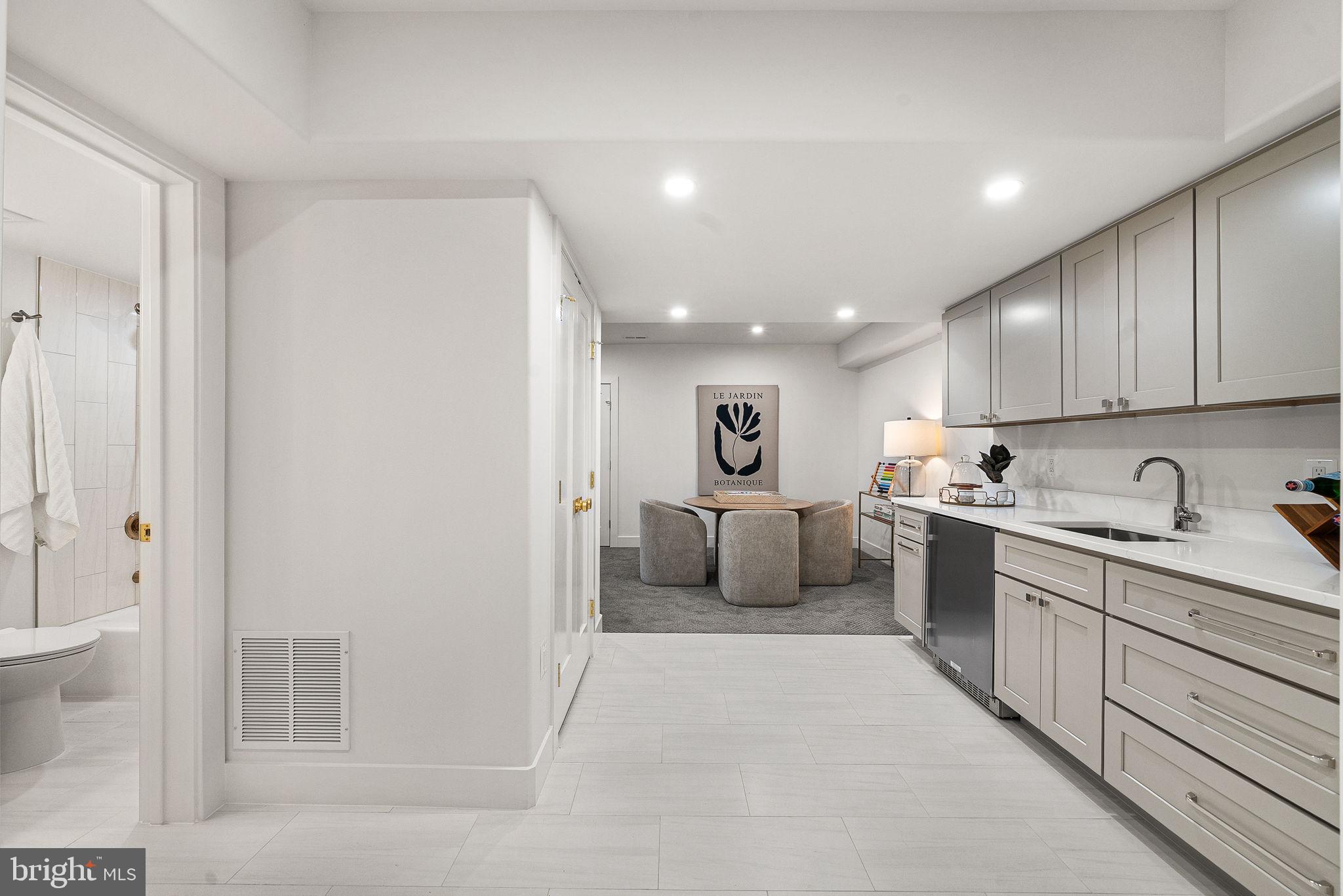 3175 WOODLAND LANE