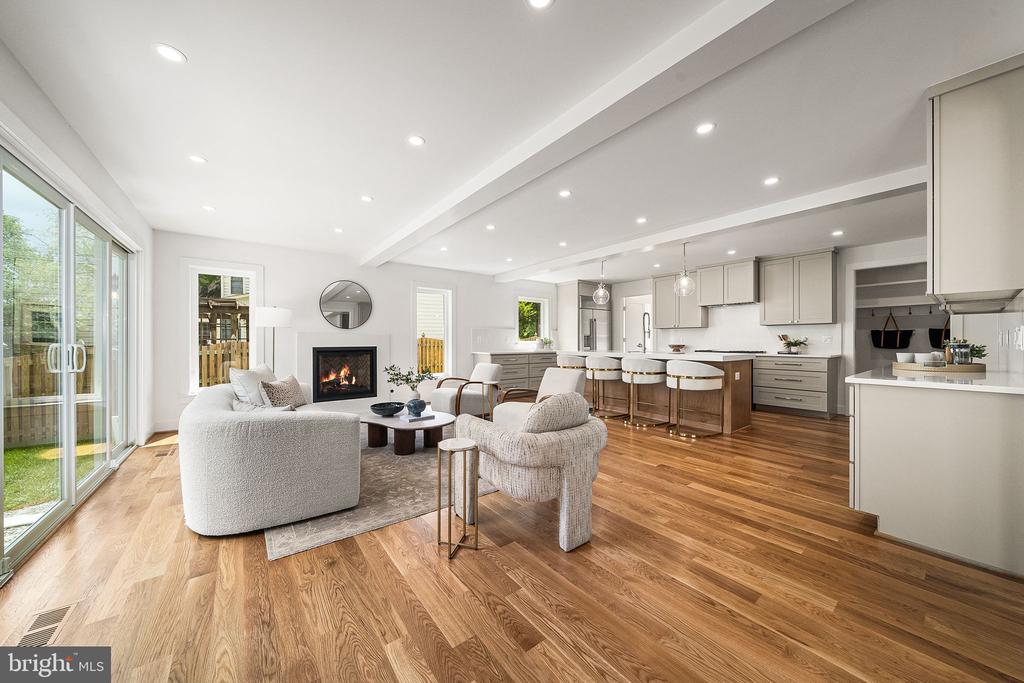 3175 WOODLAND LANE
