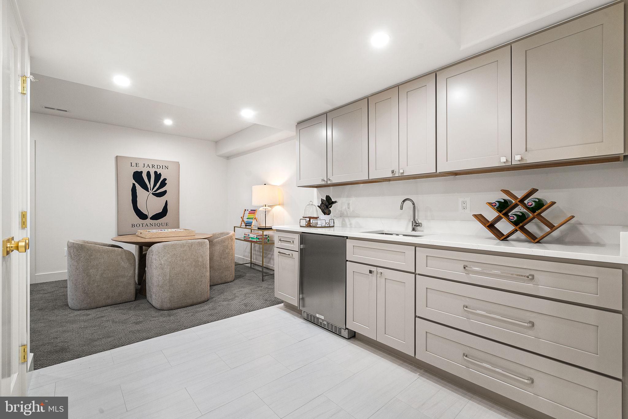 3175 WOODLAND LANE