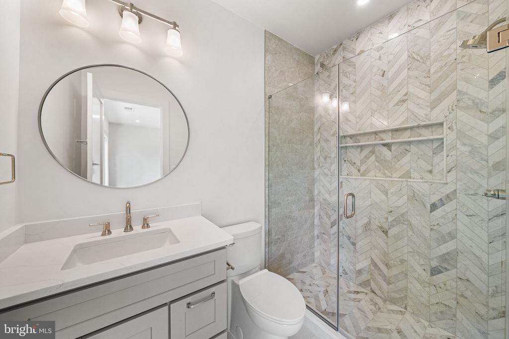 3175 WOODLAND LANE