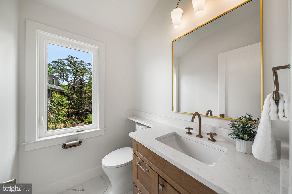 3175 WOODLAND LANE