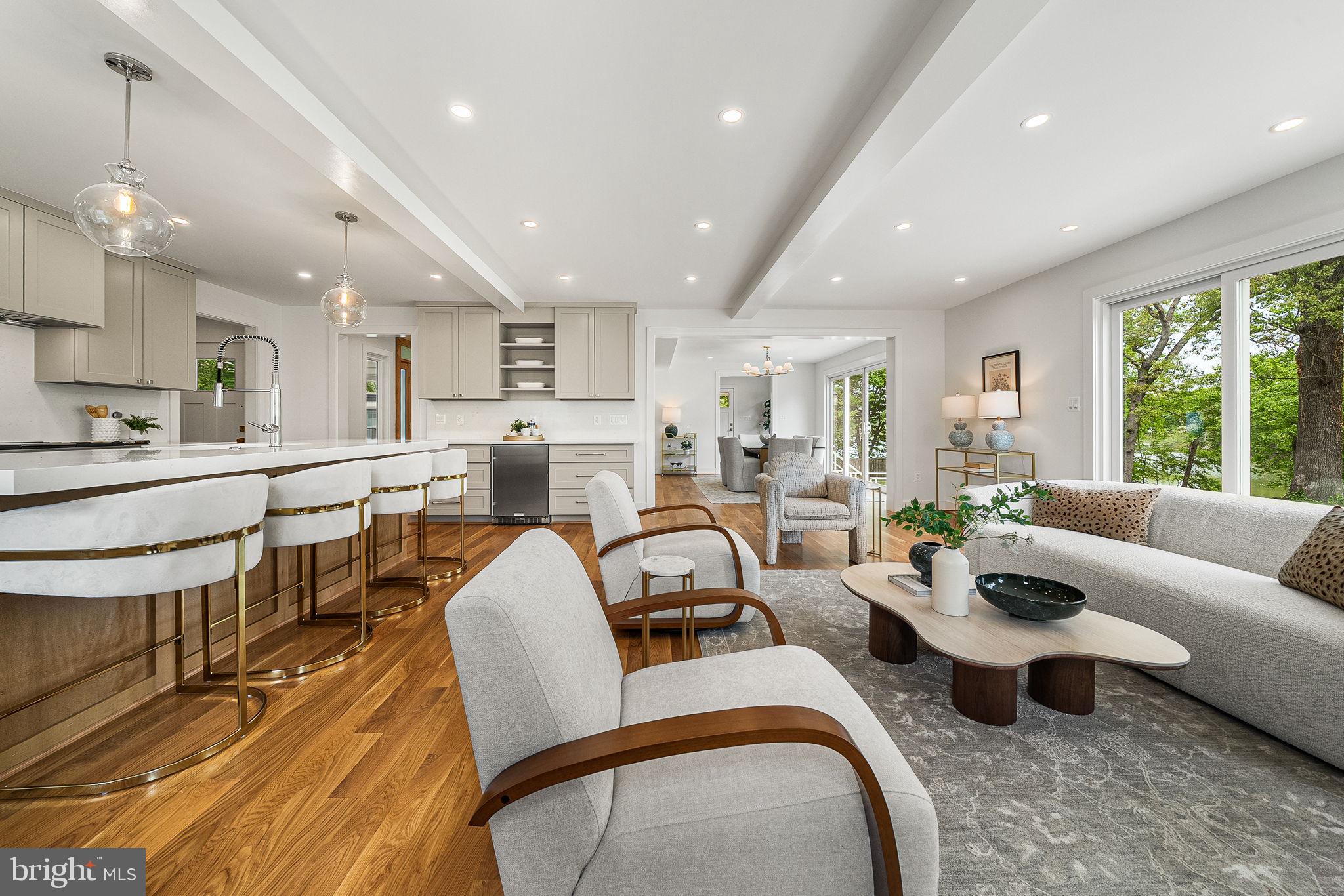 3175 WOODLAND LANE