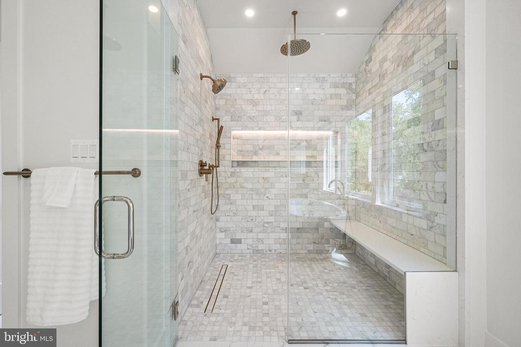 3175 WOODLAND LANE