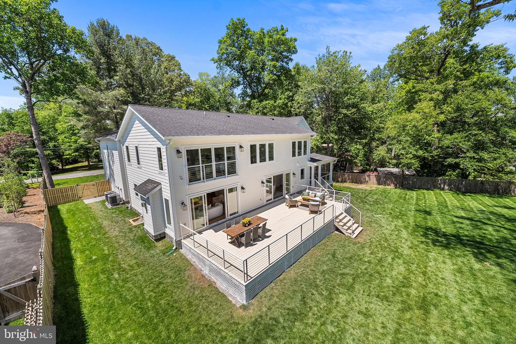 3175 WOODLAND LANE