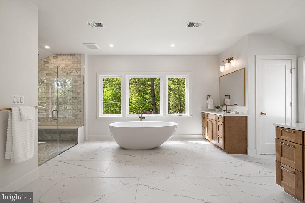 3175 WOODLAND LANE