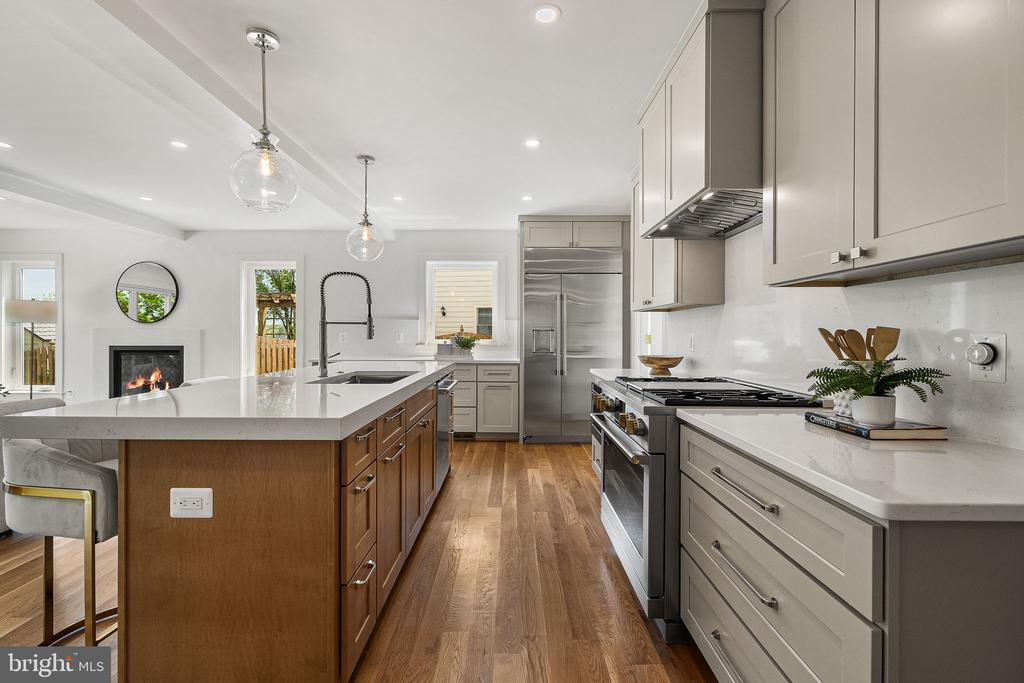 3175 WOODLAND LANE