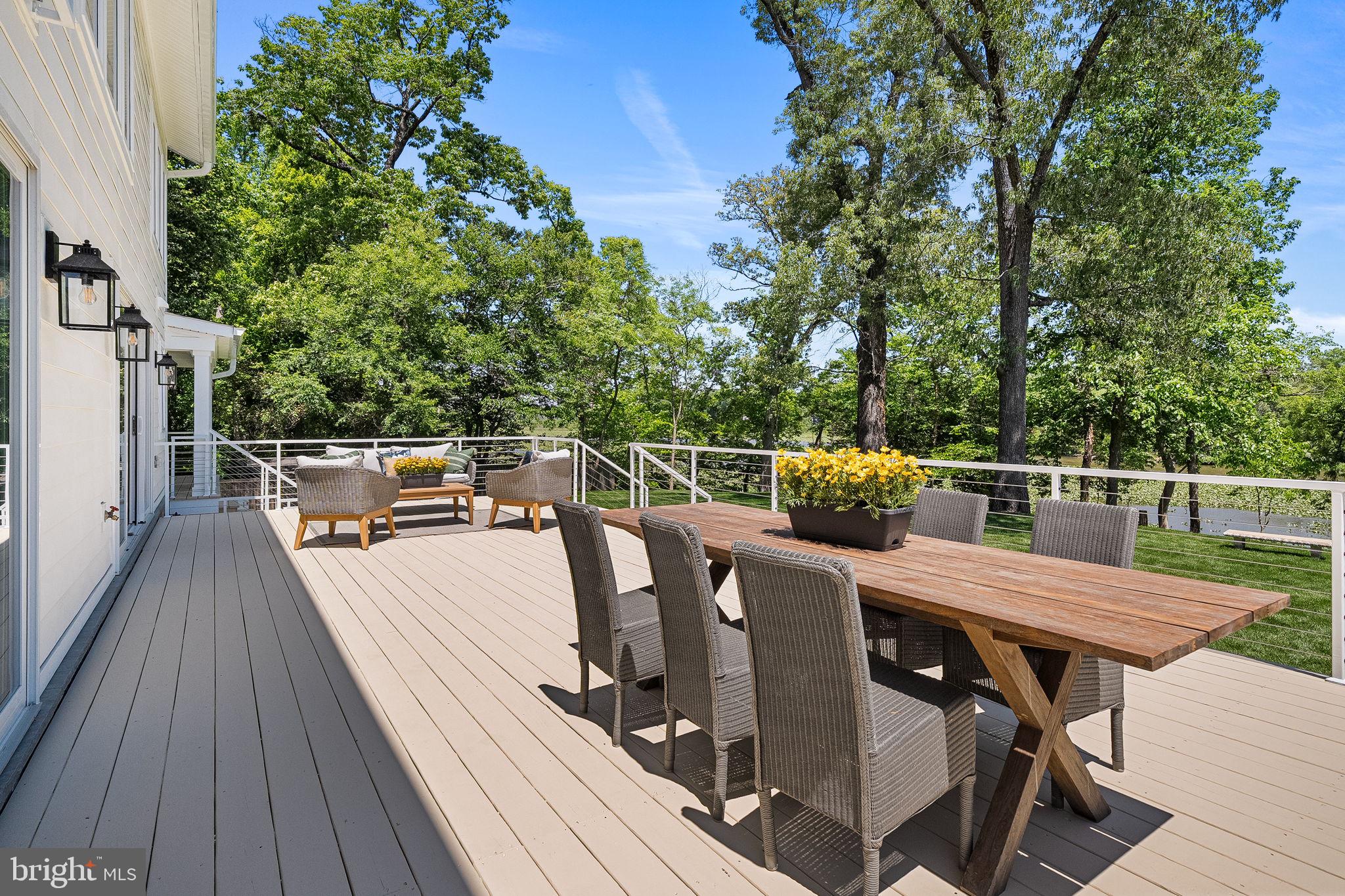 3175 WOODLAND LANE