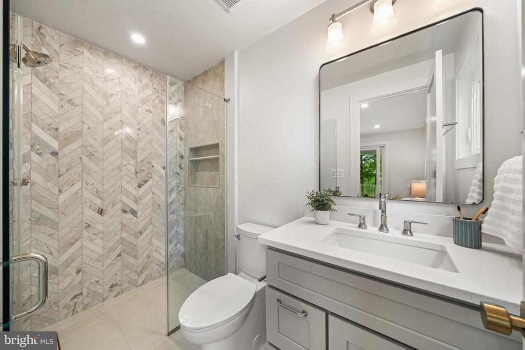 3175 WOODLAND LANE