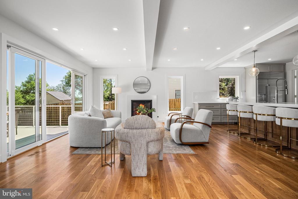 3175 WOODLAND LANE