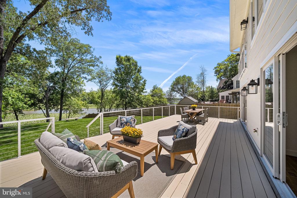 3175 WOODLAND LANE