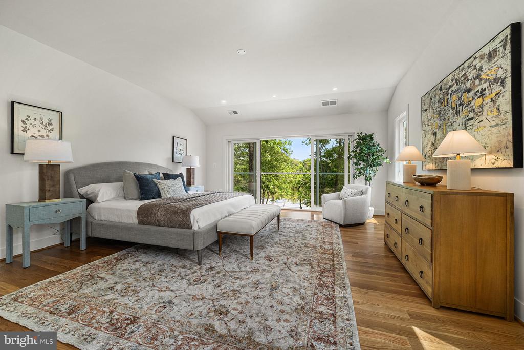 3175 WOODLAND LANE