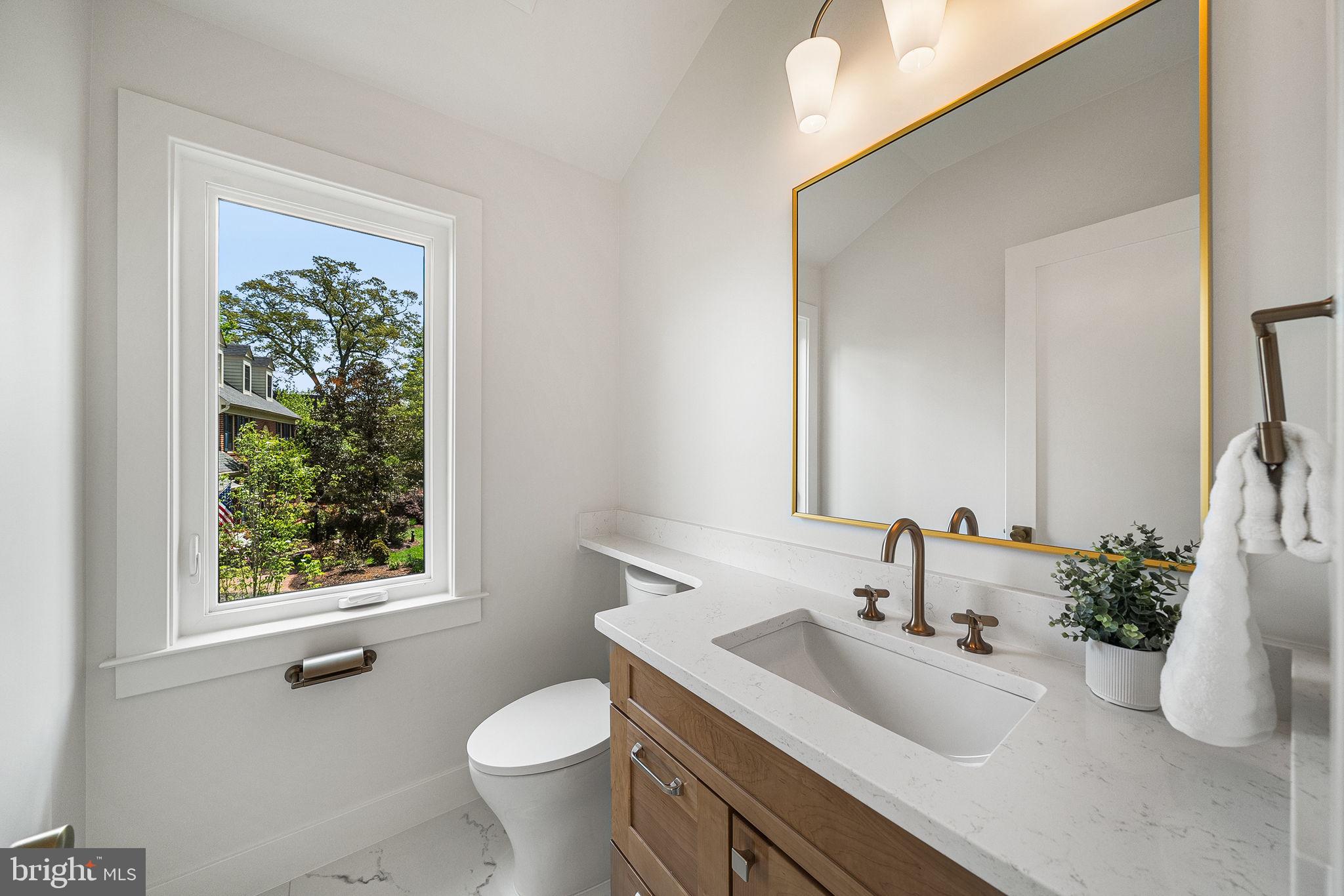 3175 WOODLAND LANE