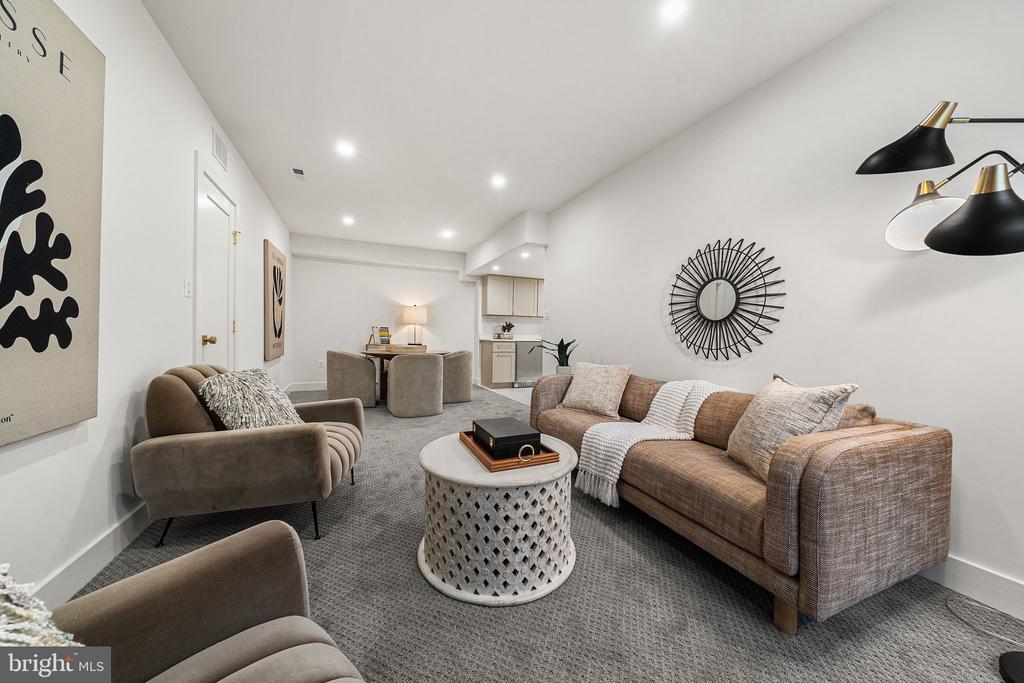 3175 WOODLAND LANE