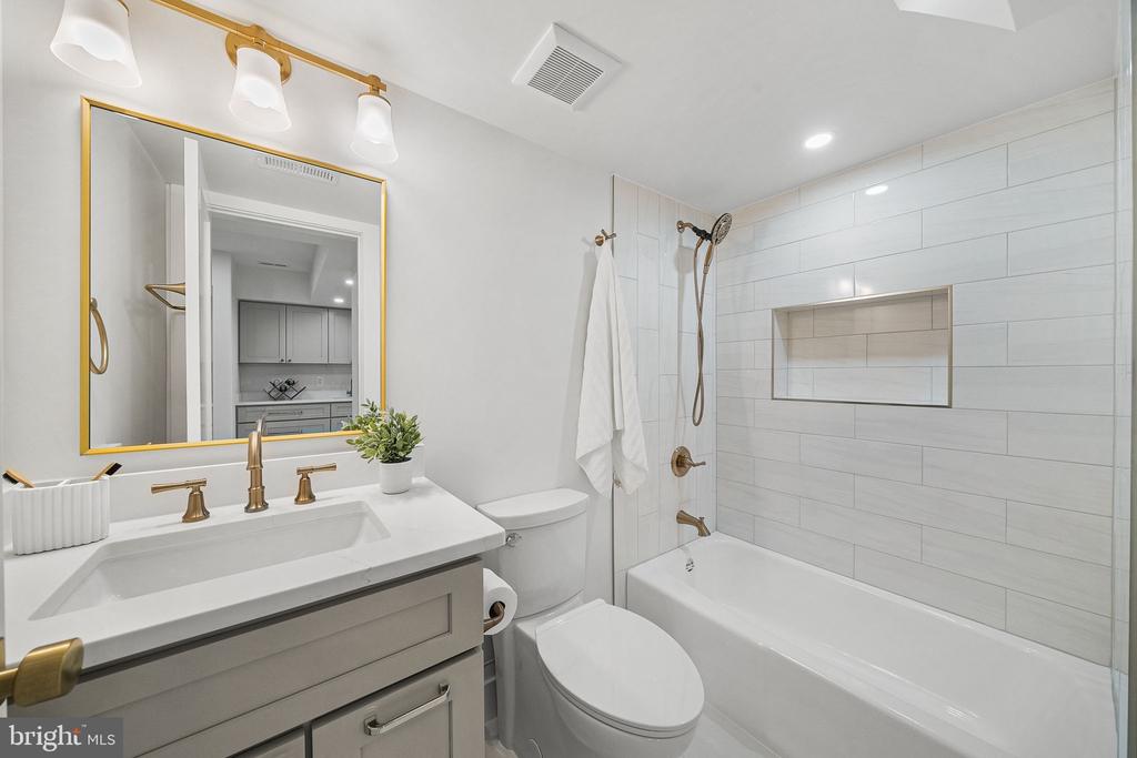 3175 WOODLAND LANE