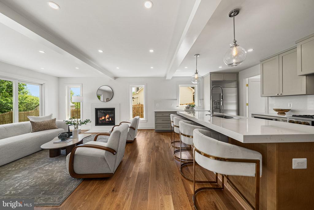 3175 WOODLAND LANE