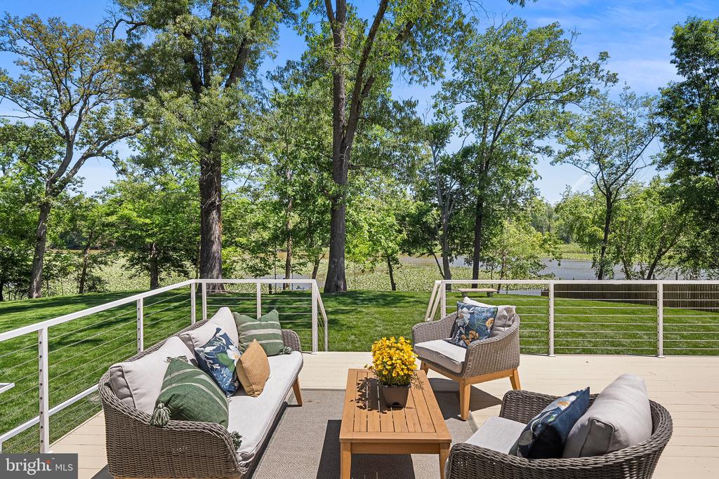 3175 WOODLAND LANE
