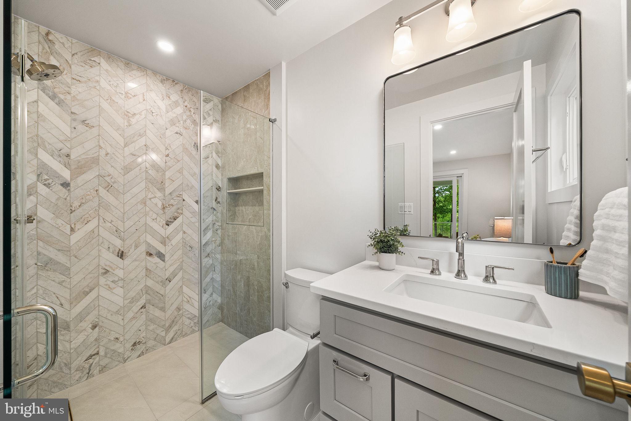 3175 WOODLAND LANE