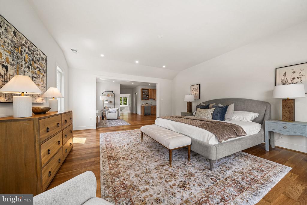 3175 WOODLAND LANE