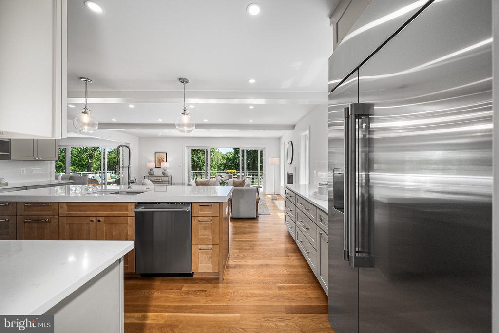 3175 WOODLAND LANE