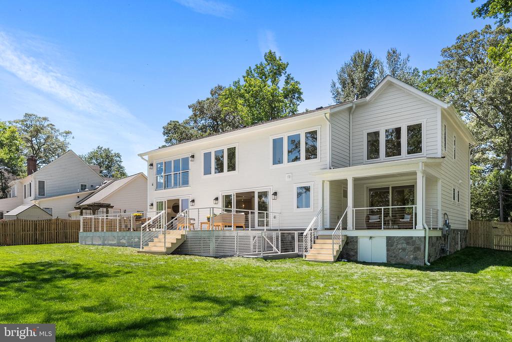 3175 WOODLAND LANE