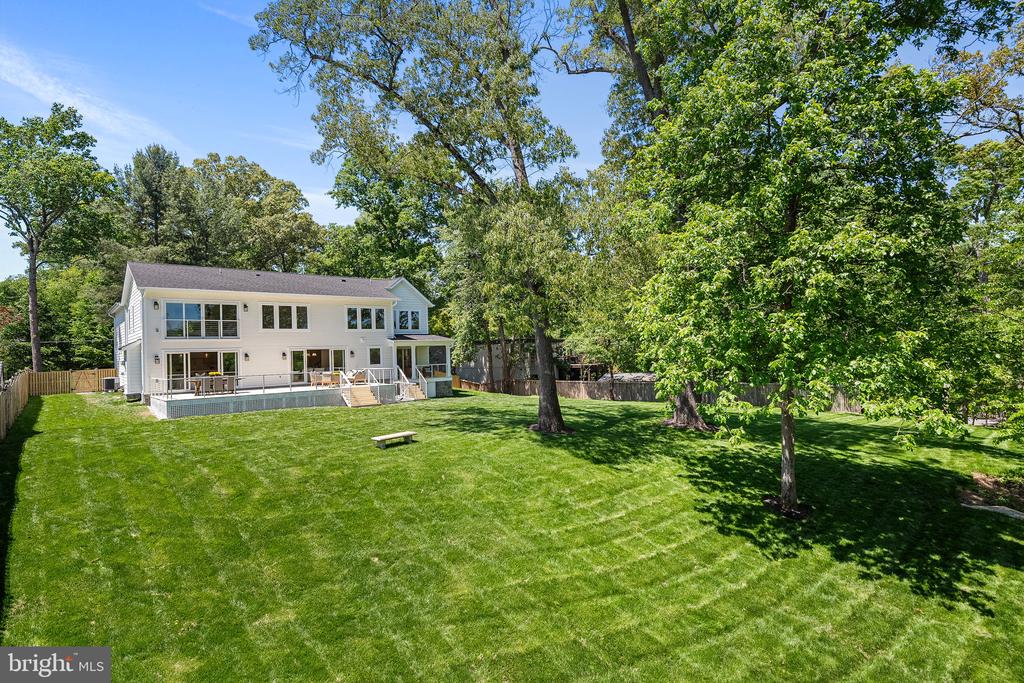 3175 WOODLAND LANE