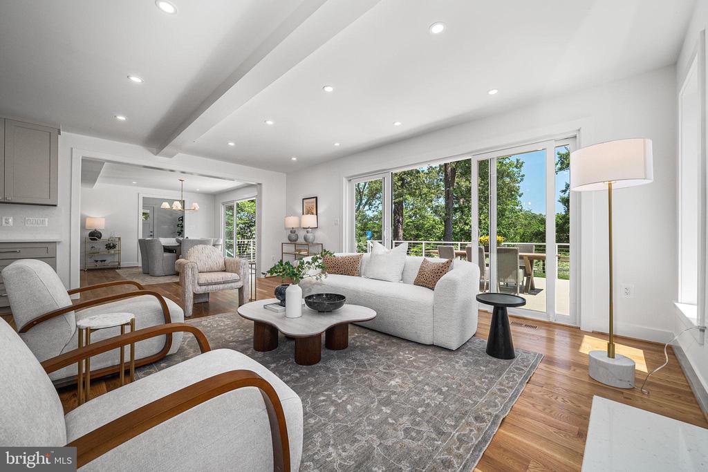 3175 WOODLAND LANE