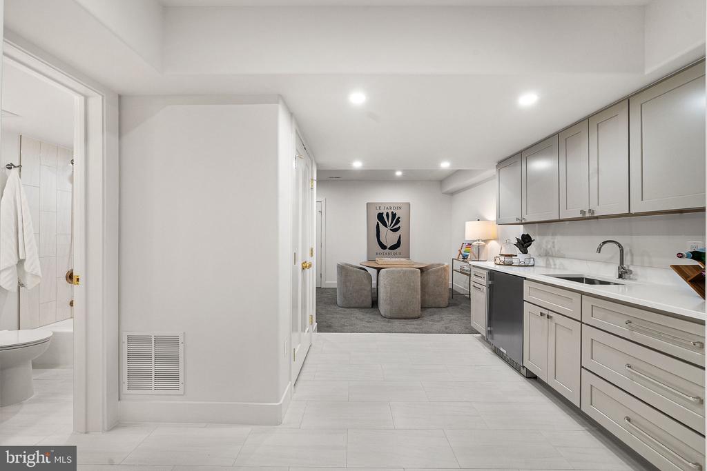 3175 WOODLAND LANE