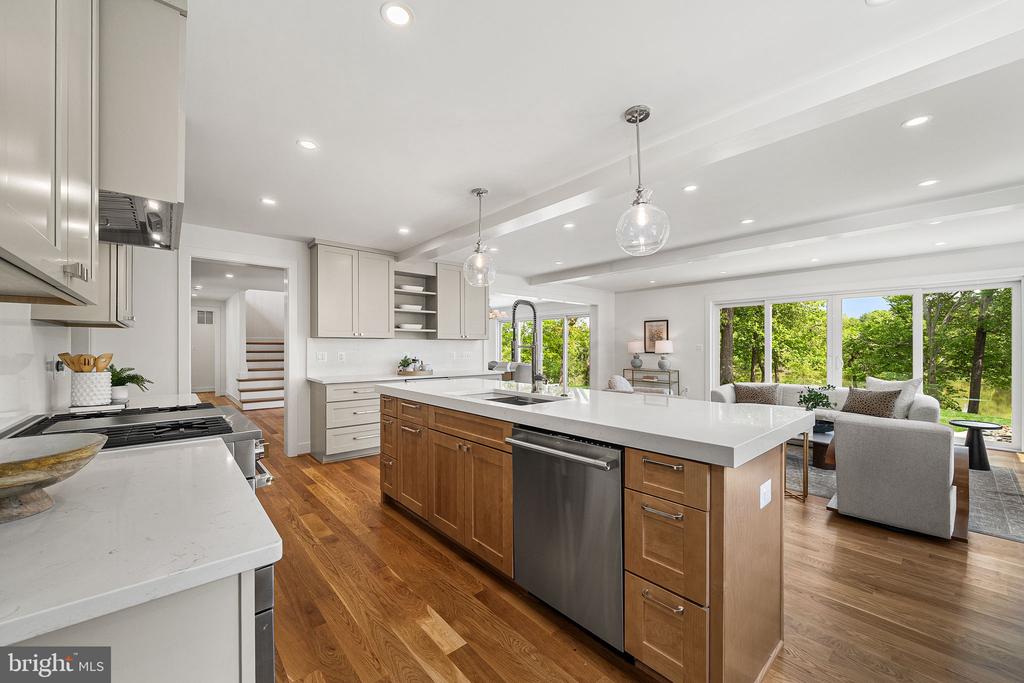 3175 WOODLAND LANE