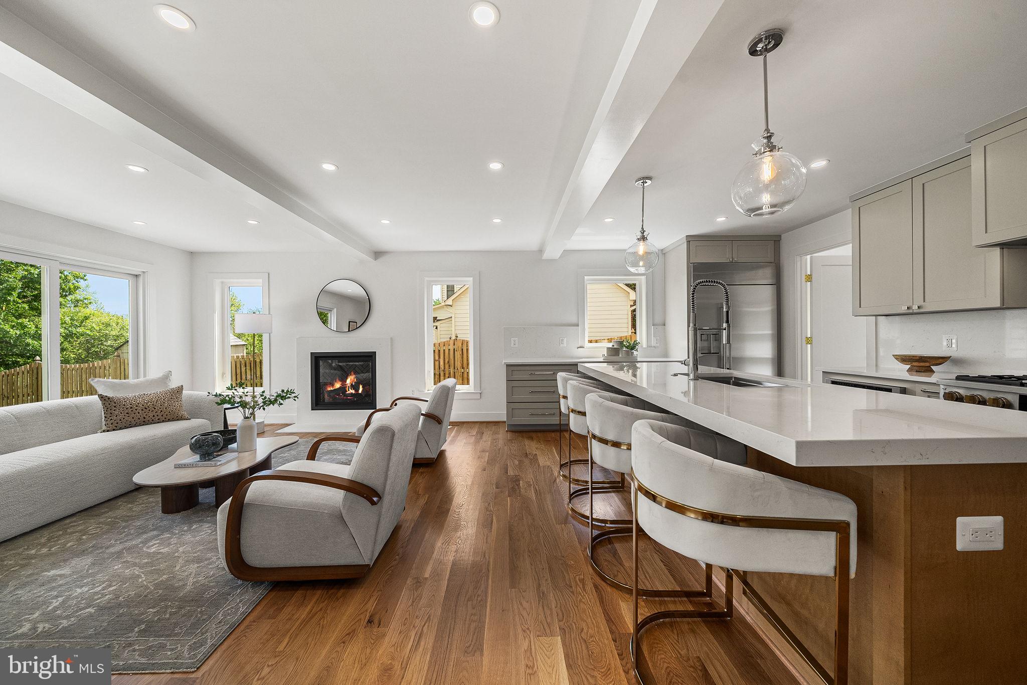 3175 WOODLAND LANE