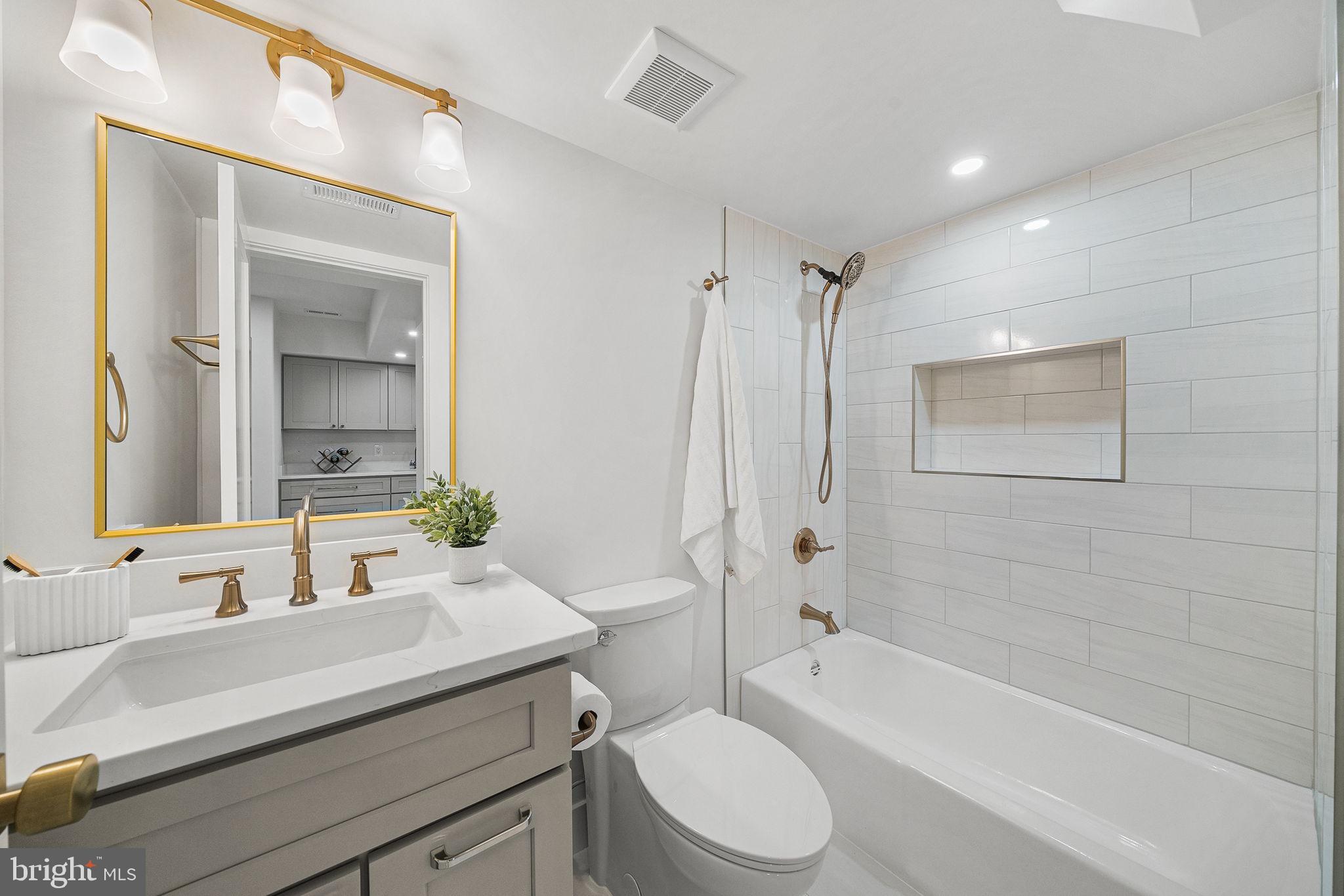 3175 WOODLAND LANE