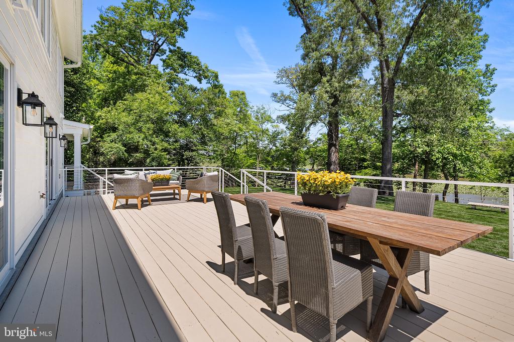 3175 WOODLAND LANE