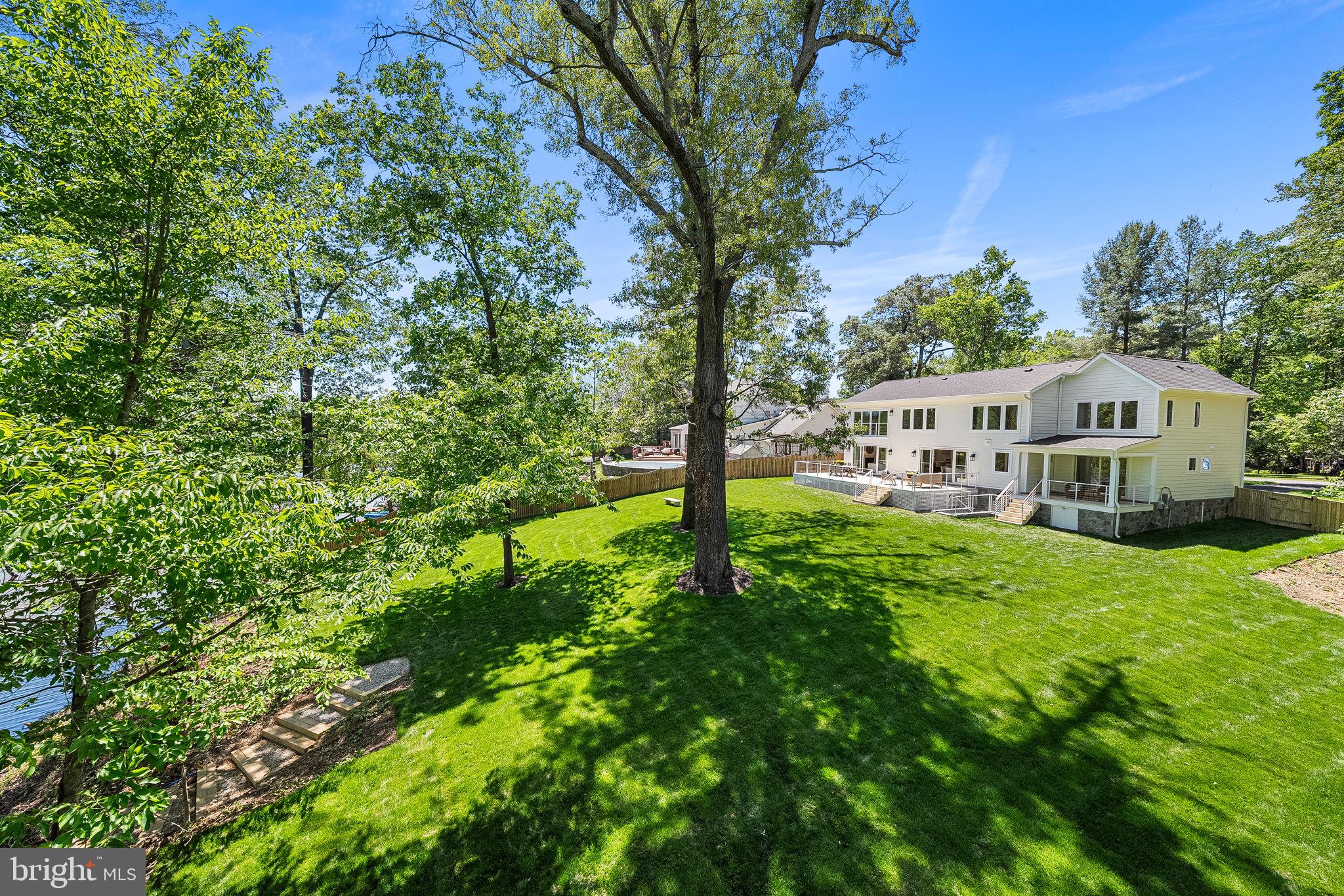 3175 WOODLAND LANE