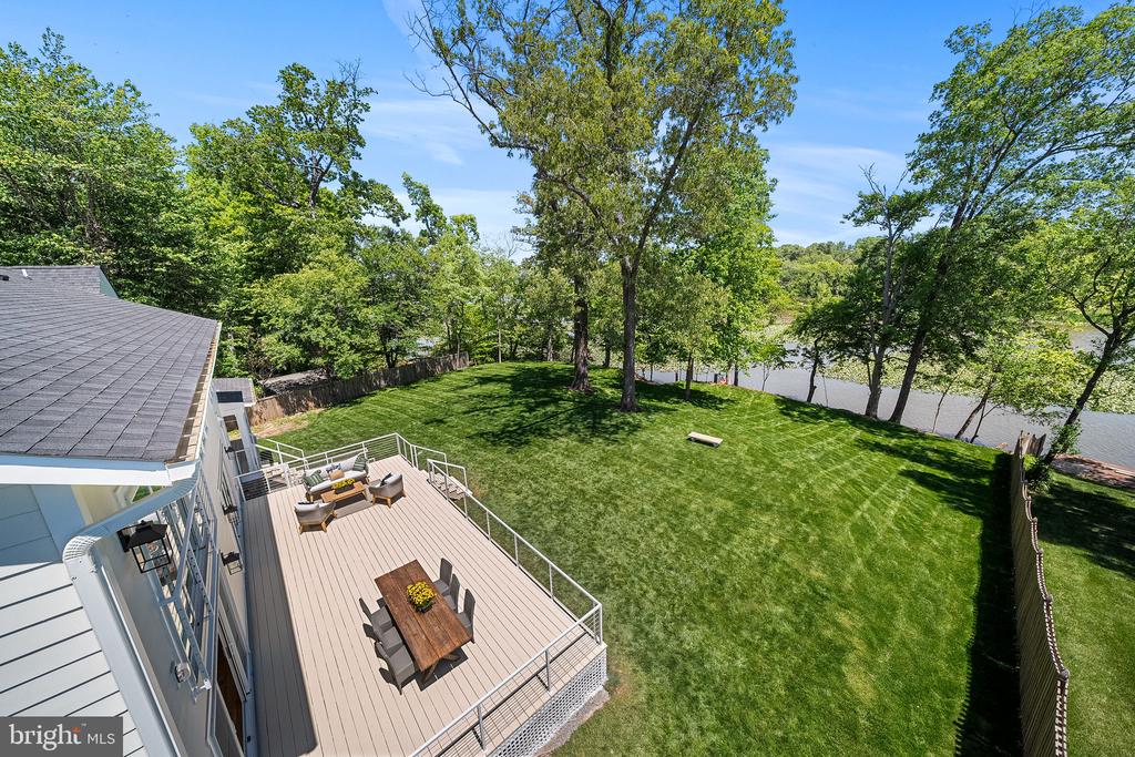 3175 WOODLAND LANE
