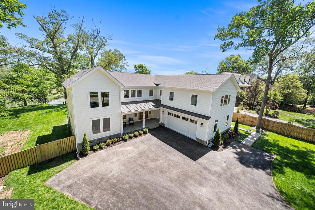 3175 WOODLAND LANE