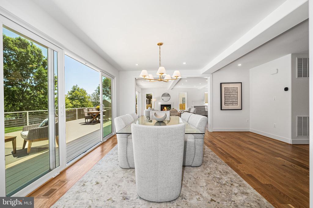 3175 WOODLAND LANE