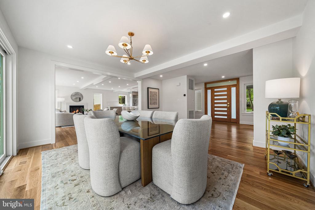 3175 WOODLAND LANE