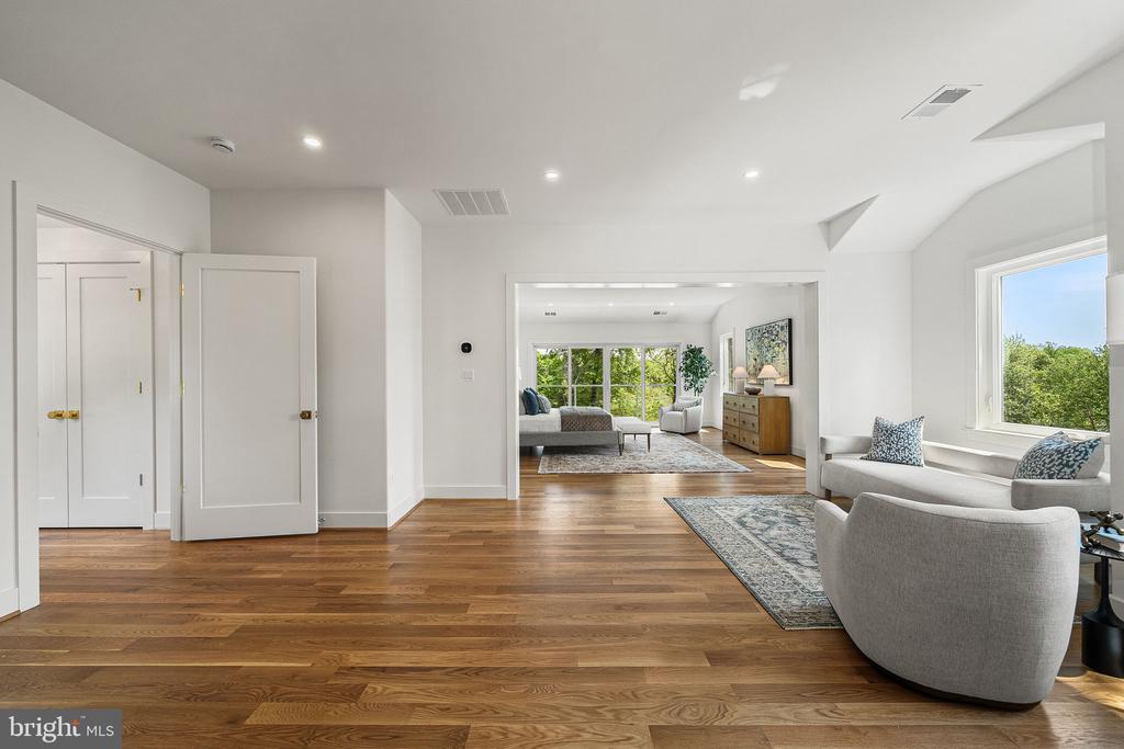3175 WOODLAND LANE