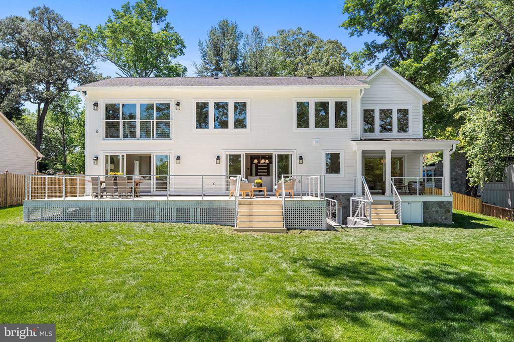 3175 WOODLAND LANE