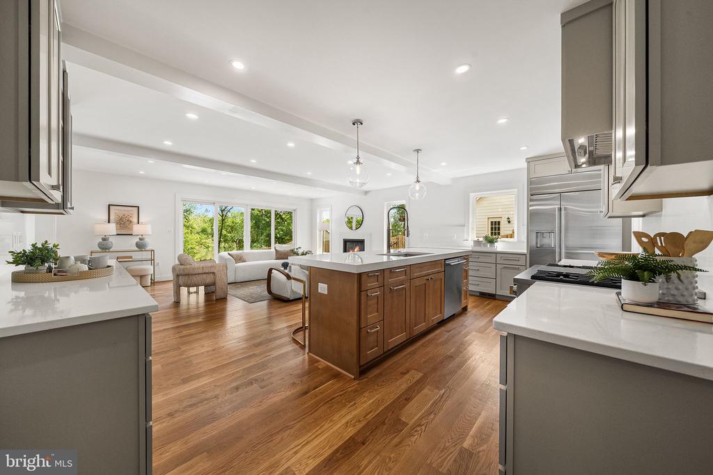 3175 WOODLAND LANE