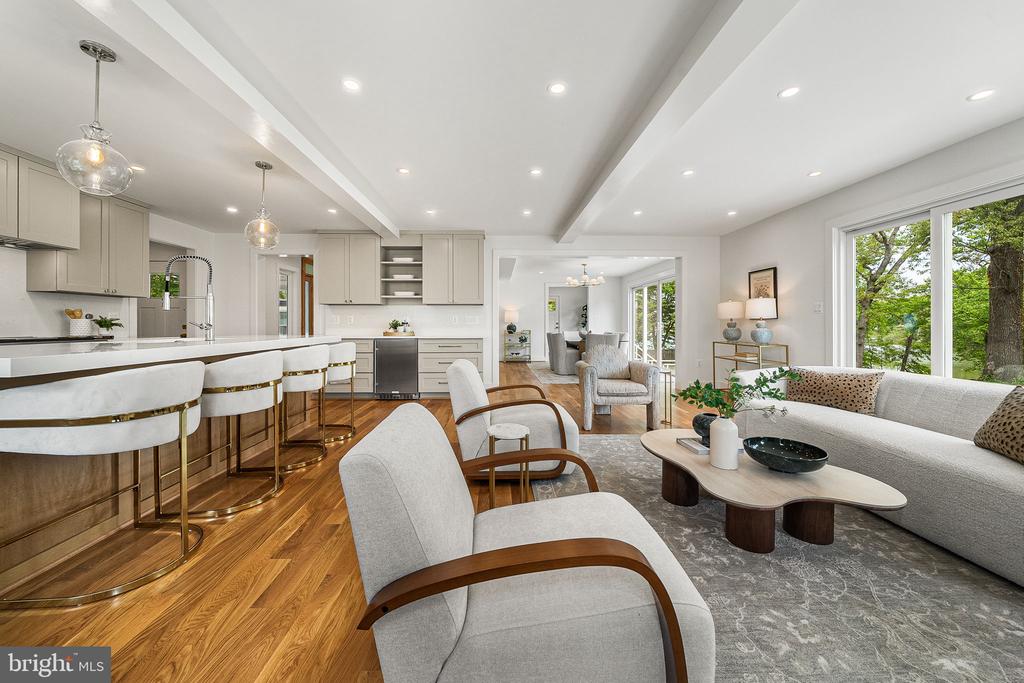 3175 WOODLAND LANE