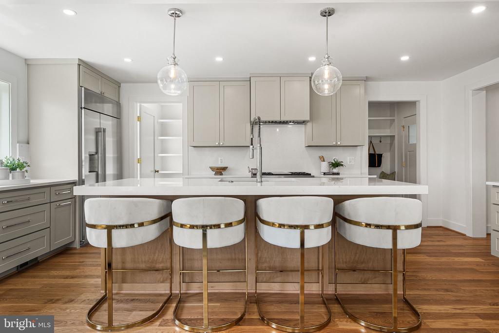 3175 WOODLAND LANE