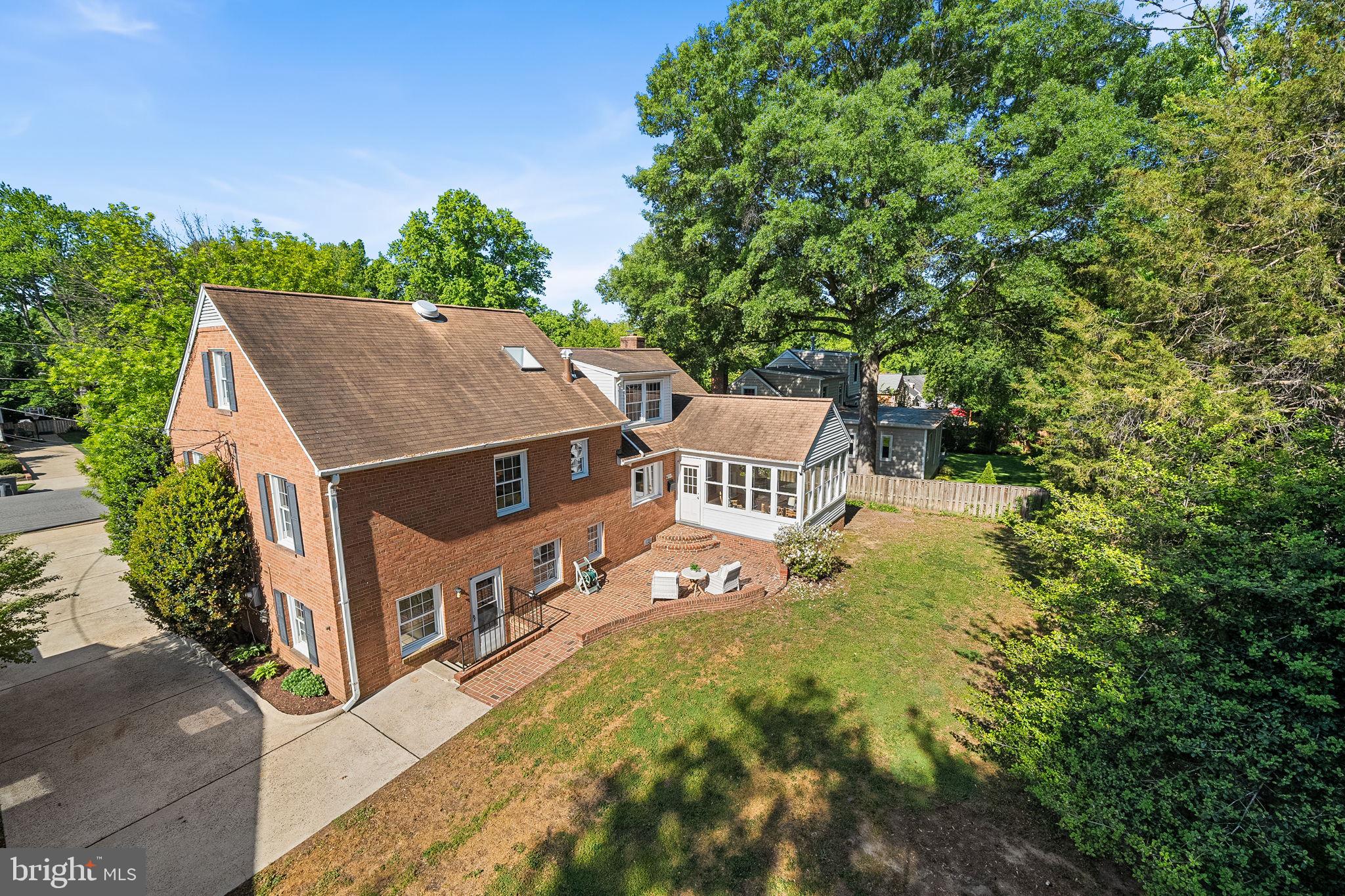 914 WAYNEWOOD BOULEVARD