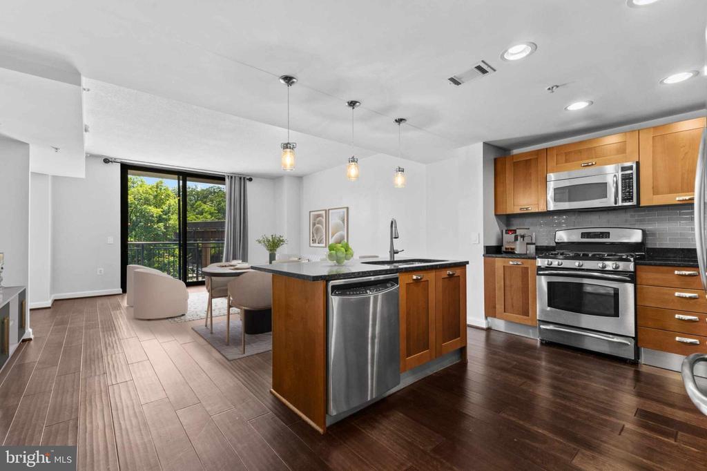 2451 MIDTOWN AVENUE 616