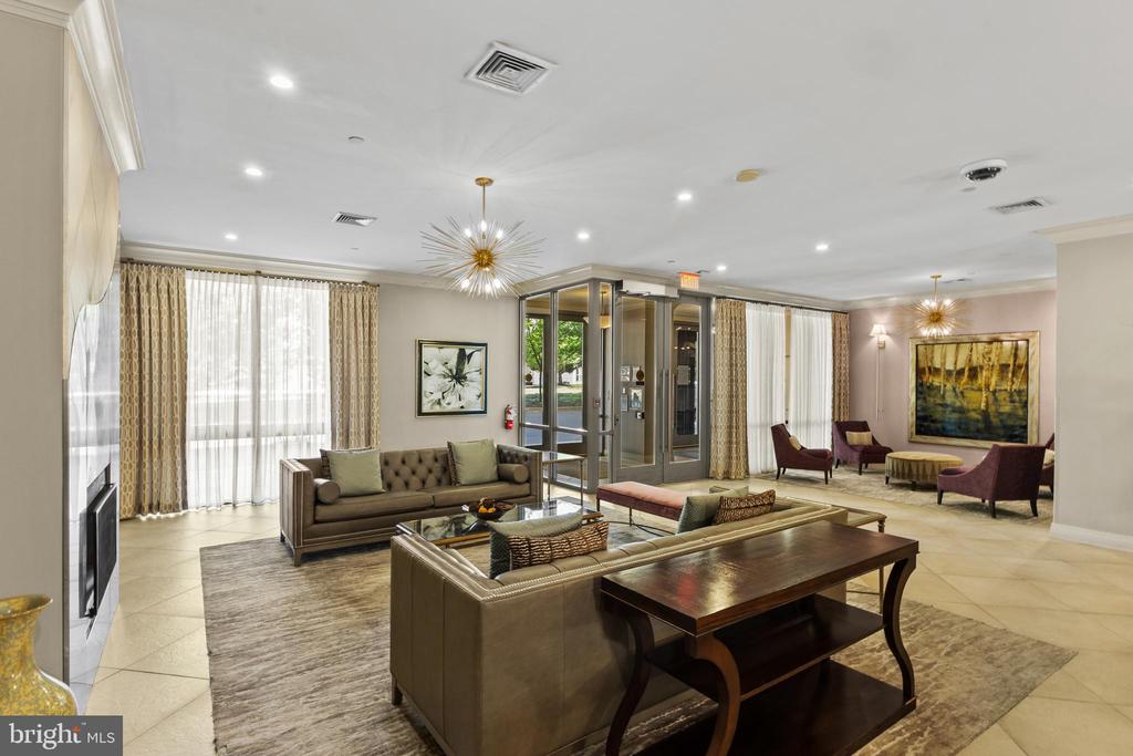 2451 MIDTOWN AVENUE 616