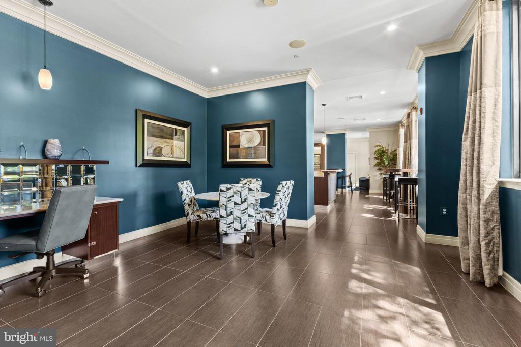 2451 MIDTOWN AVENUE 616