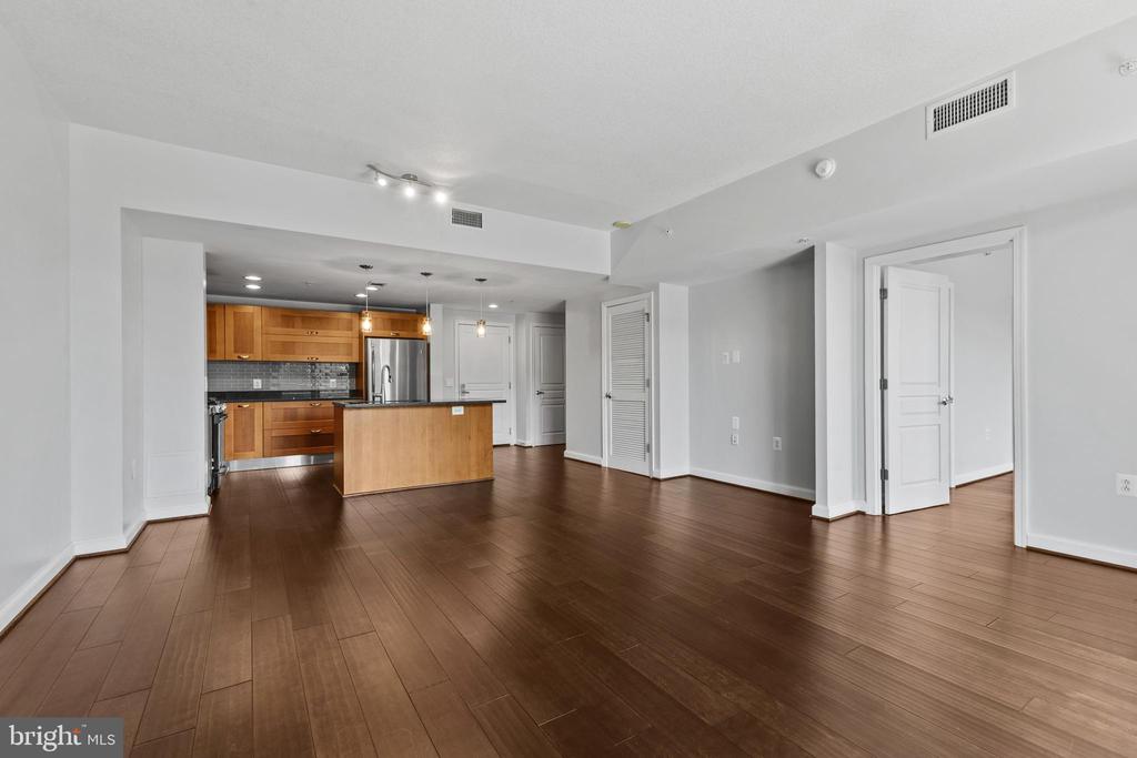 2451 MIDTOWN AVENUE 616
