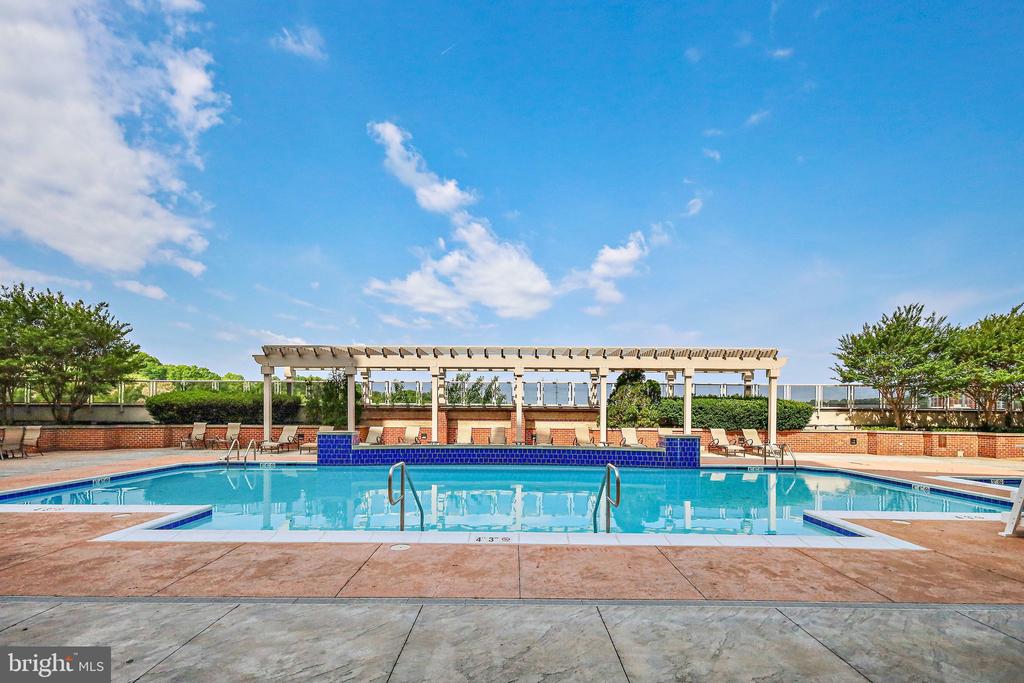 2451 MIDTOWN AVENUE 616