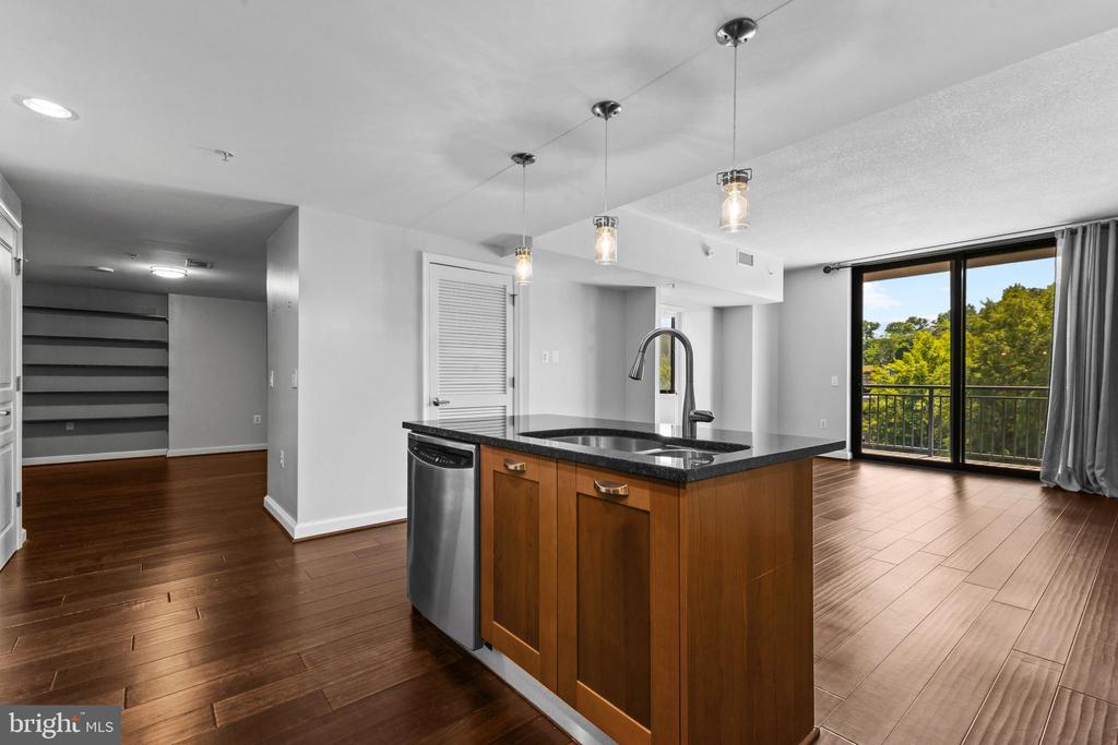 2451 MIDTOWN AVENUE 616