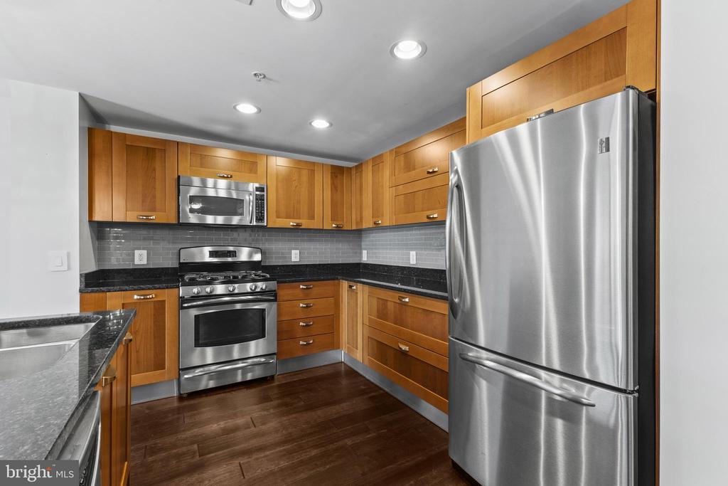 2451 MIDTOWN AVENUE 616