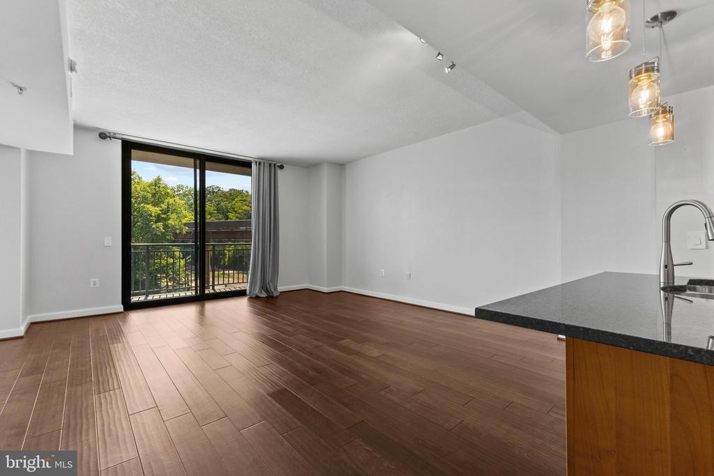 2451 MIDTOWN AVENUE 616